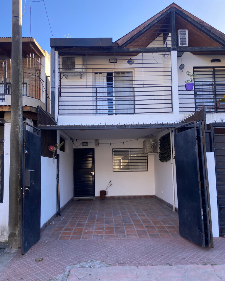 DUPLEX CON COCHERA