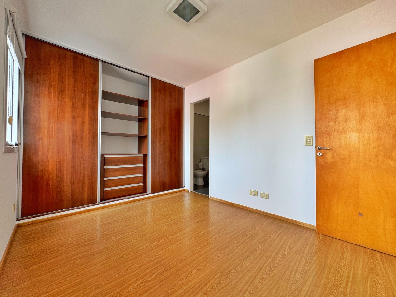 SEMIPISO CON COCHERA